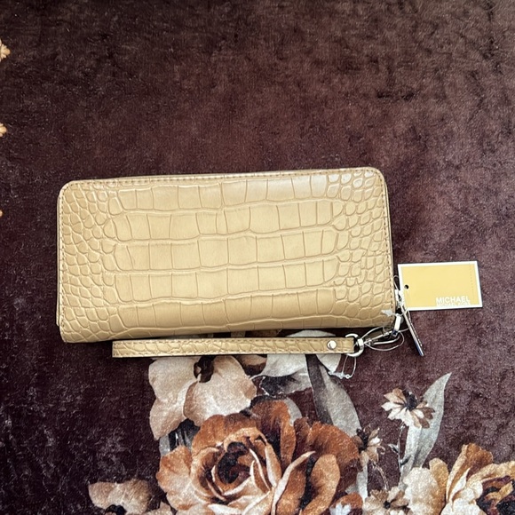 MICHAEL KORS Leather Camel Crocodile Embossed Continental Wristlet Wallet NWT - Picture 14 of 15